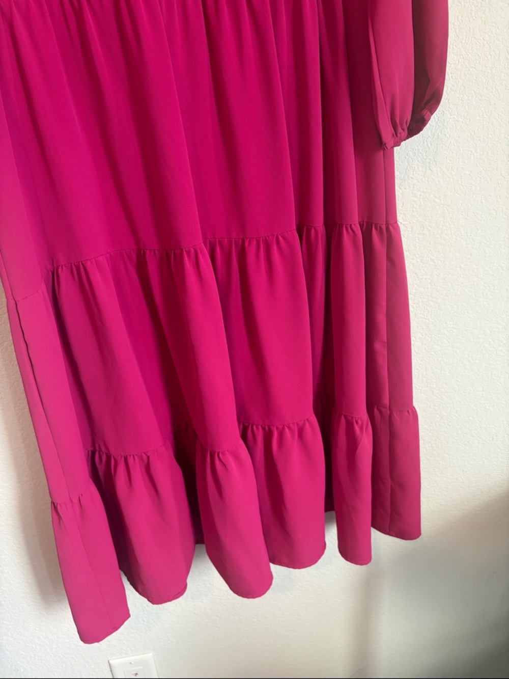SSYS the label Magenta Tiered V-Neck 3/4 Sleeve Dress Ruffle Shoulders M - Picture 5 of 6